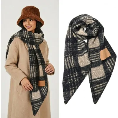 Manton Borde Triangular 30x180 Cuadrille Beige Y Negro