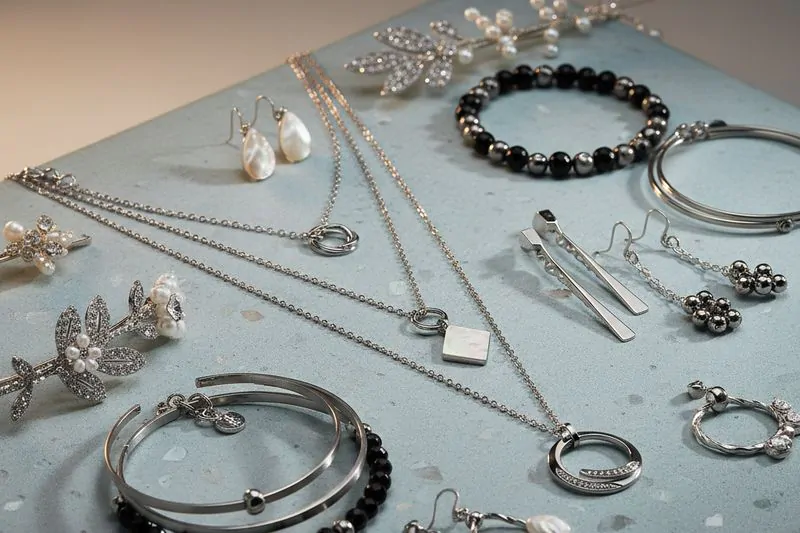 tendencias bijoutería 2026 aros collares pulseras exhibidor moda argentina
